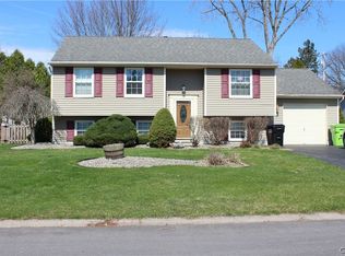 15 Inglesid Ln, Liverpool, NY