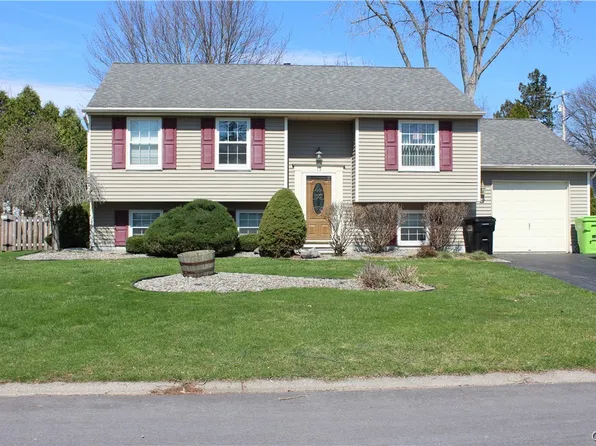 15 Inglesid Ln, Liverpool, NY 13090