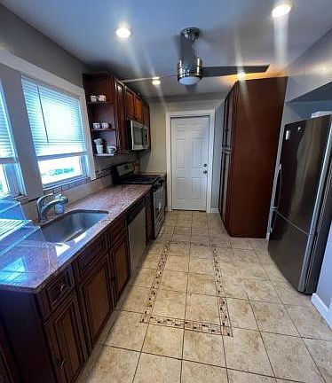 4th image of 10 Sweetfield Cir