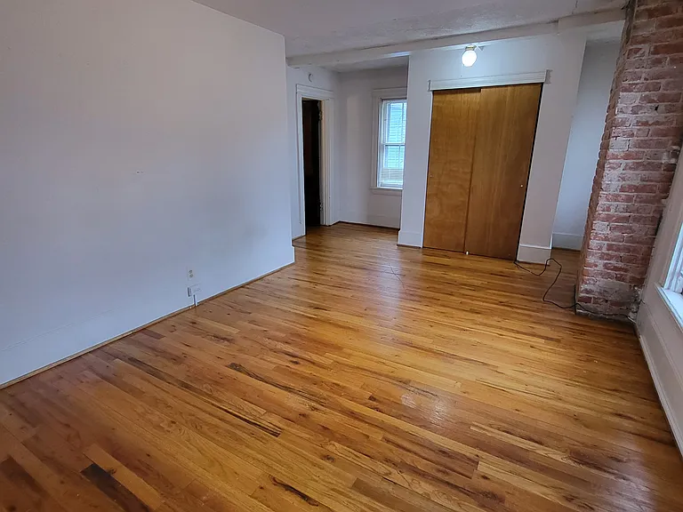 376 Pearl St #R — Photo 15