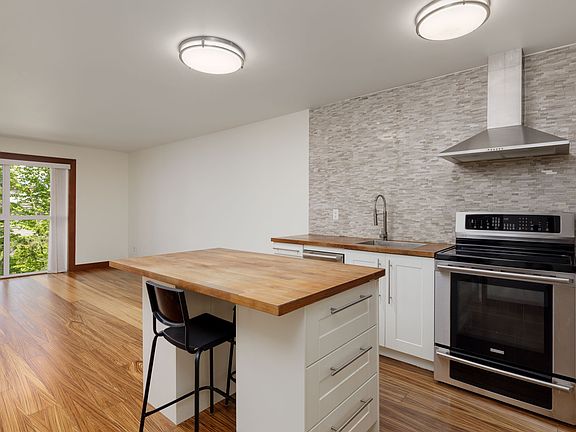4th image of 1266 W 13th Ave #305
