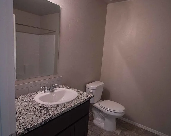 310-330 W Greenhurst Rd #350 — Photo 10