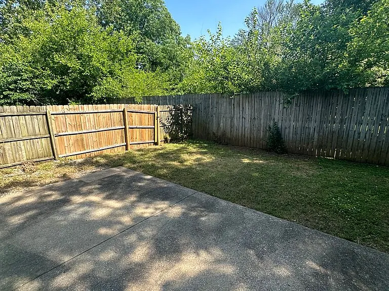 1130 Sloan St — Photo 25