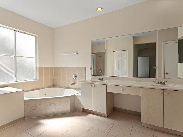 2215 NW 76th Ter — Photo 50