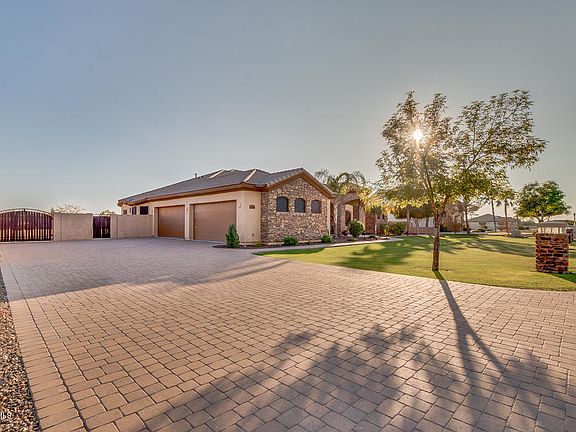 3rd image of 16415 W Papago St
