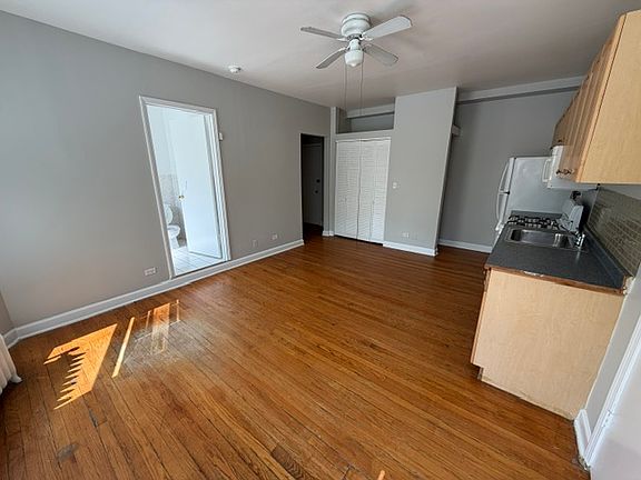 3rd image of 1154 W Lunt Ave APT 104