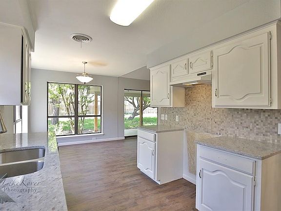 3rd image of 1942 Chimneywood Ct