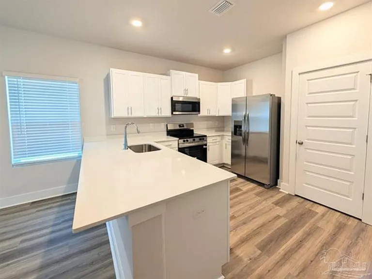 9907 Starling Dr — Photo 8