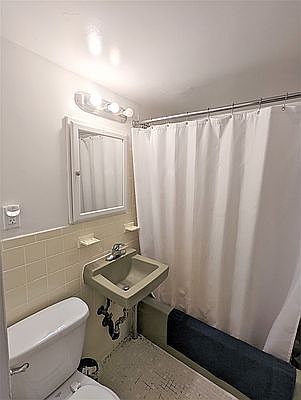 5th image of 352 E 89th St APT C