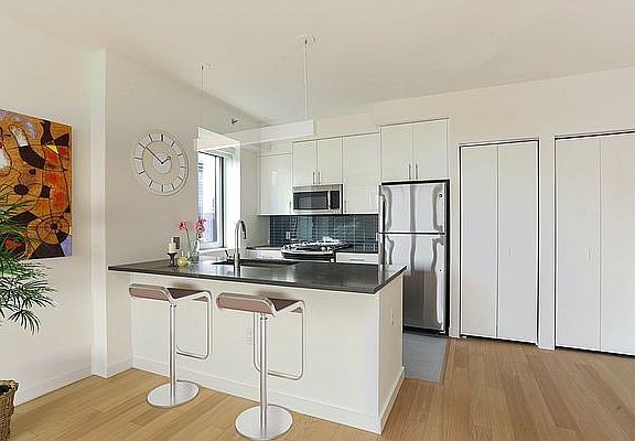 3rd image of 180 Myrtle Ave #8P