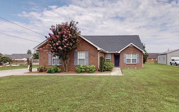 1st image of 2931 Cliffside Dr
