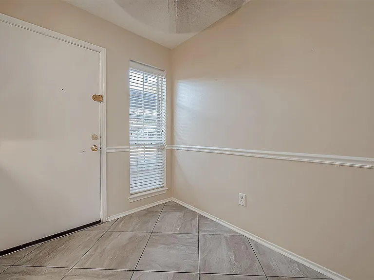 6410 Del Monte Dr #5 — Photo 11