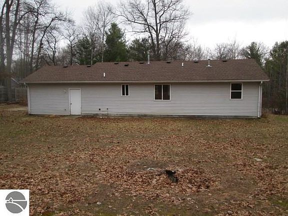 3rd image of 1549 N Ogemaw Trl