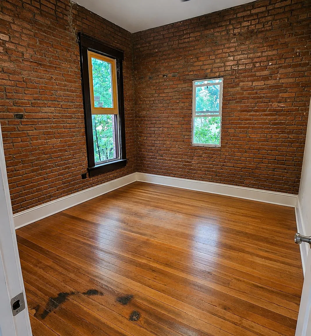 201 W Main (Florence Hotel Apartments) - 9 — Photo 1