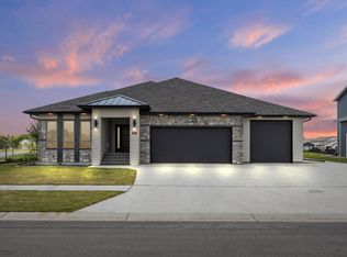 7886 Firefly Ln, Horace, ND 58047