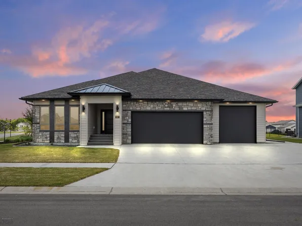 7886 Firefly Ln, Horace, ND 58047