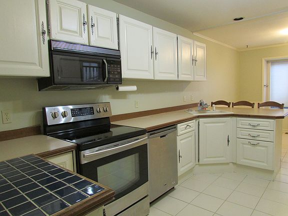 5th image of 36 Cotswold Dr