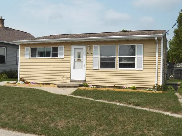 3512 Division STREET, Manitowoc, WI 54220