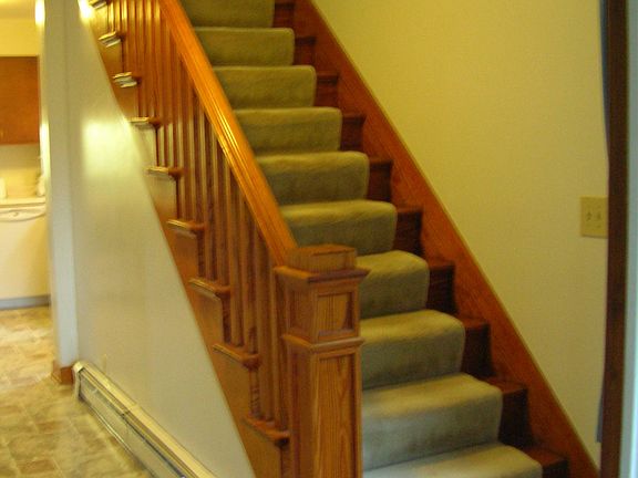 Hallway to Kitchen and Steps 