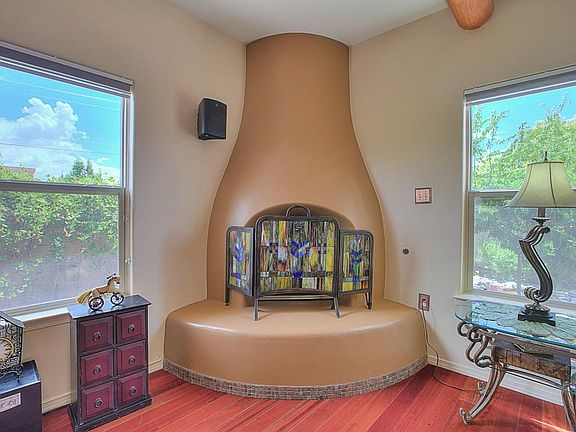 4th image of 9001 Vistas Dr NE