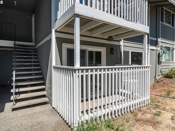 885 NE Sunset St APT 31, Roseburg, OR 97470