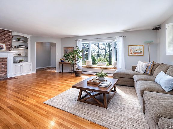 5th image of 4 Knoll Top Road