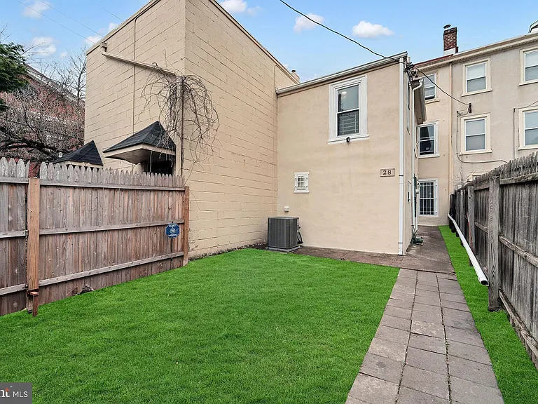 28 W Airy St — Photo 33