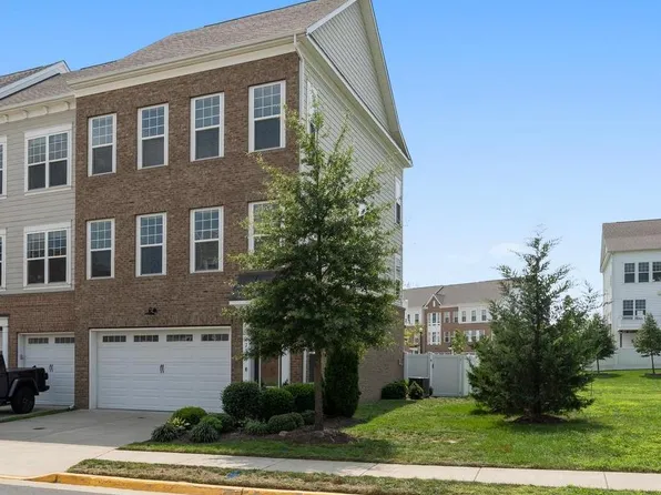 42947 Running Creek Sq, Leesburg, VA 20175