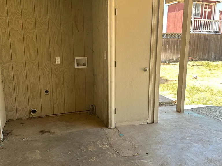 8529 S Chestnut Ave — Photo 22