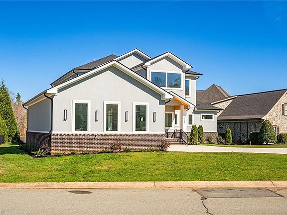 2nd image of 4205 Limerick Dr