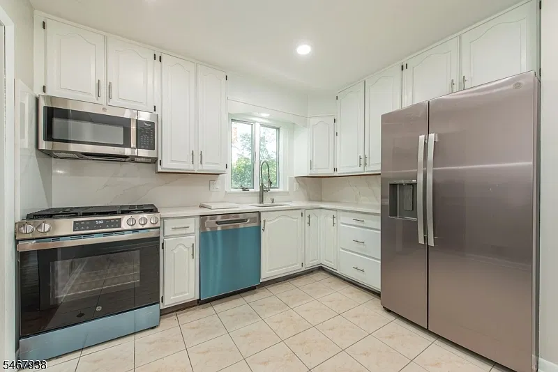 4 bed, 2.0 bath, $5,500 — Photo 3