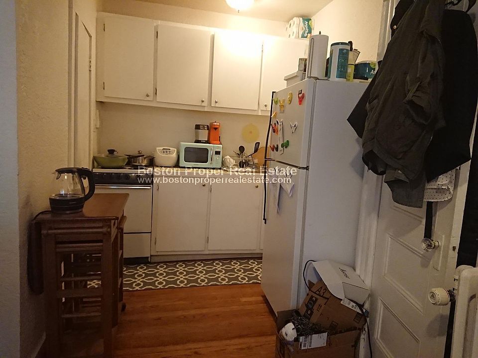 2nd image of 72 Revere St APT 1R
