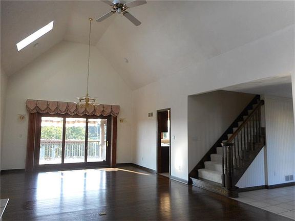 5th image of 317 Skyline Dr