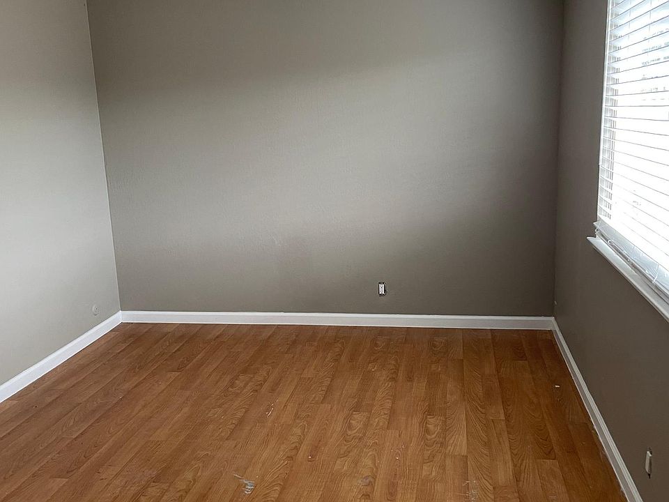 2nd image of 5591 Spinnaker Dr APT 2