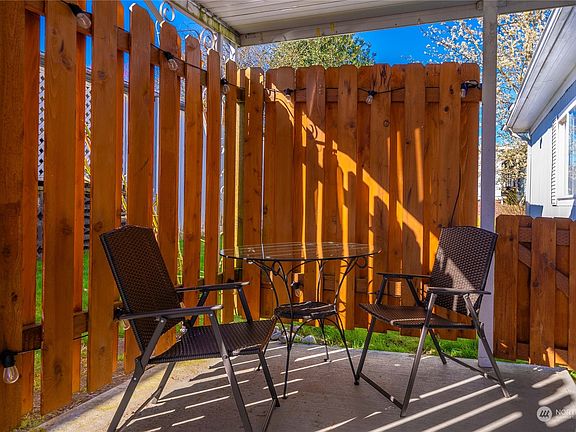 4th image of 2110 Alonda Lane NE