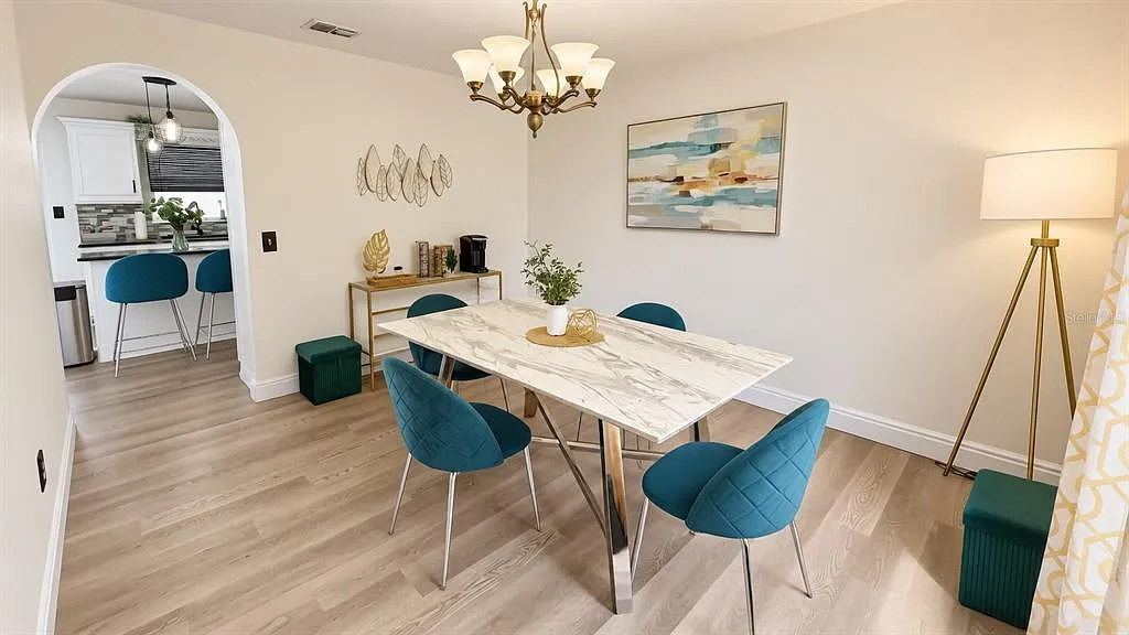4 bed, 2.5 bath, 2208 sqft, $3,000 — Photo 4