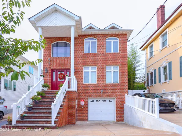 15 Pershing St, Staten Island, NY 10305