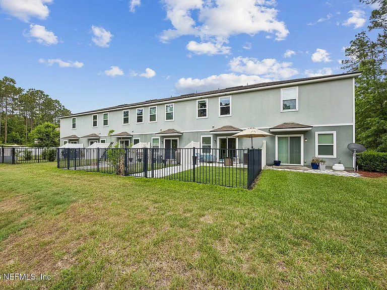 470 Servia Dr — Photo 26