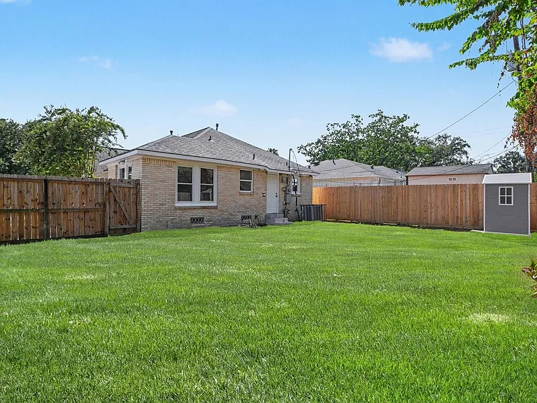 2805 Rosewood St — Photo 20