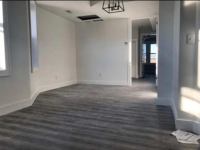 261 Hutton St #3R — Photo 2