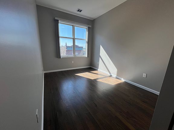 4th image of 189-195 Avenue E #301