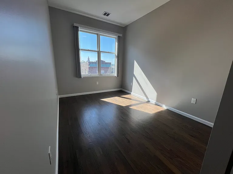 189-195 Avenue E #301 — Photo 4