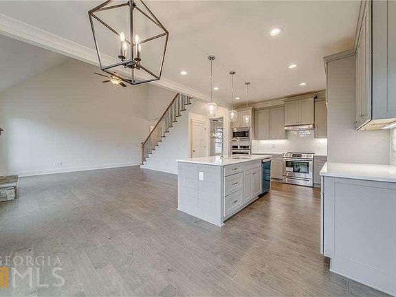 2nd image of 28 Woodlake Trl