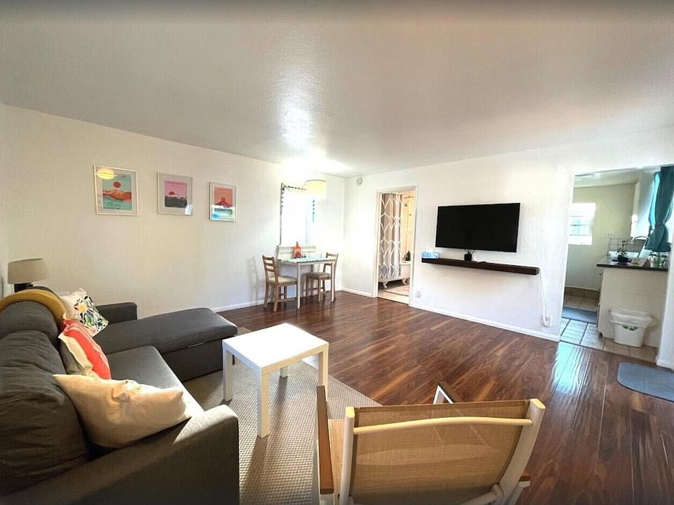 1st image of 322 W Pedregosa St