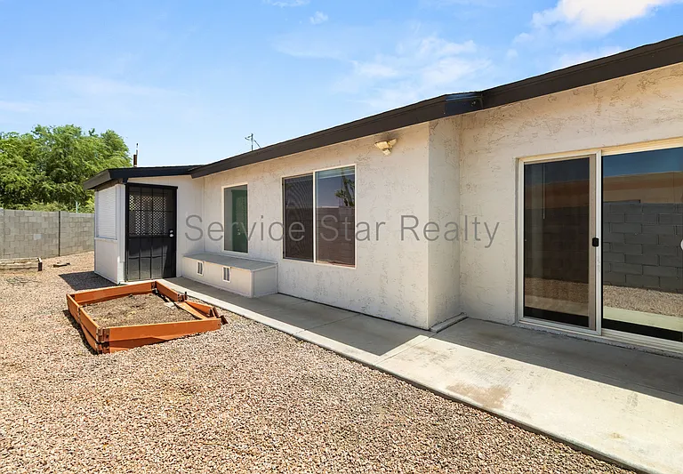 1558 W 5th St — Photo 22