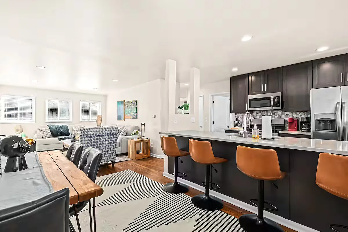 1809 W Farnum Ave — Photo 3