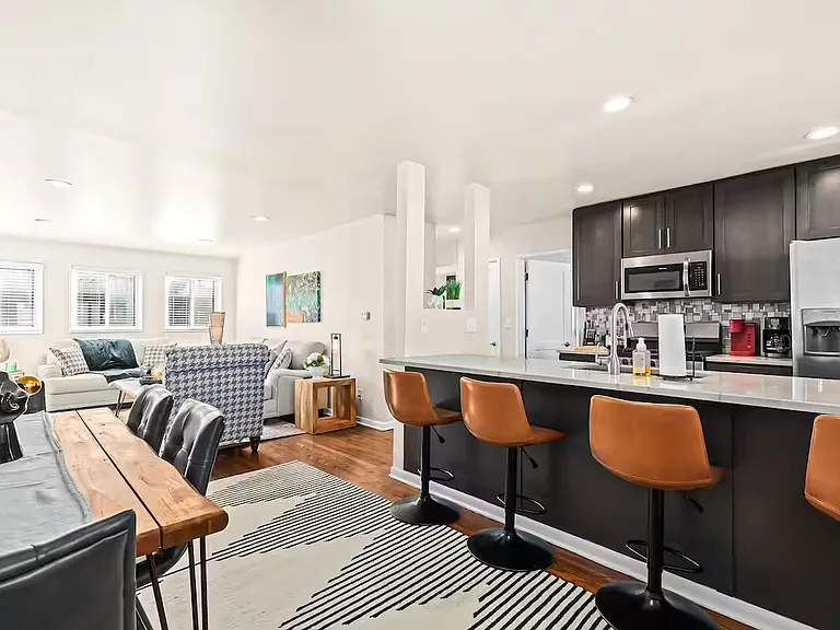 1809 W Farnum Ave #3 — Photo 3