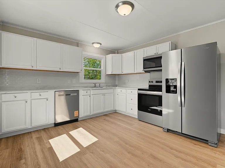 710 E Chestnut St — Photo 2