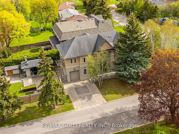 1 Lissom Cres, Toronto, ON M2R 2N9