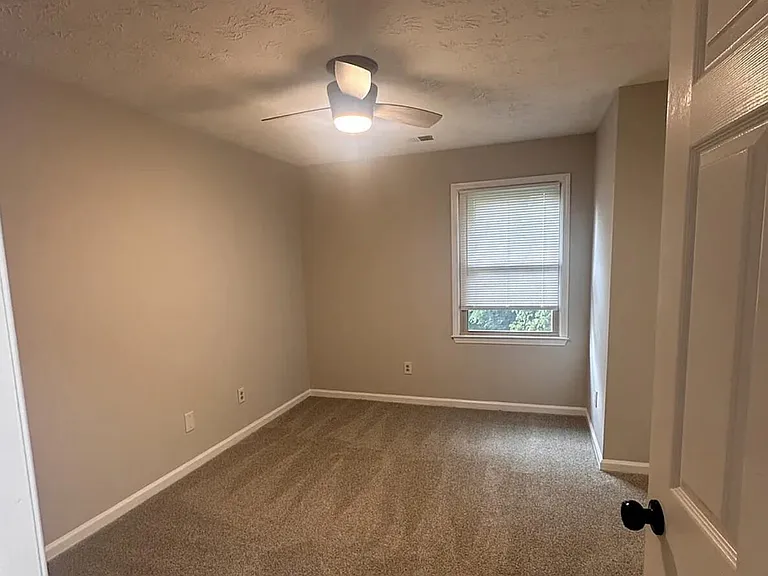 672 Millpond Rd — Photo 28